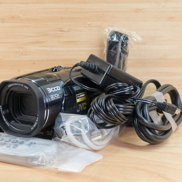 JVC GZ-HD3U Hd Camcorder / 60GB HDD / 3CCD / Konica Minolta Lens / Japan - Picture 2 of 9